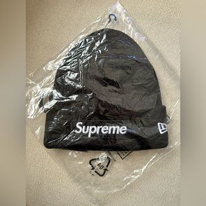 SUPREME x New Era beanie (black)